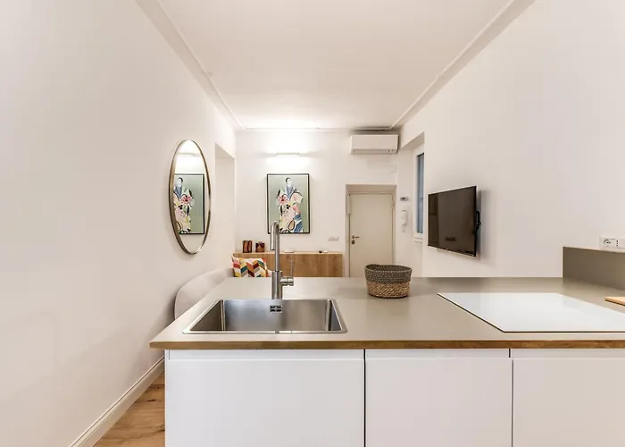 Silent 2 Bdrm Heart Of Trastevere Apartment *